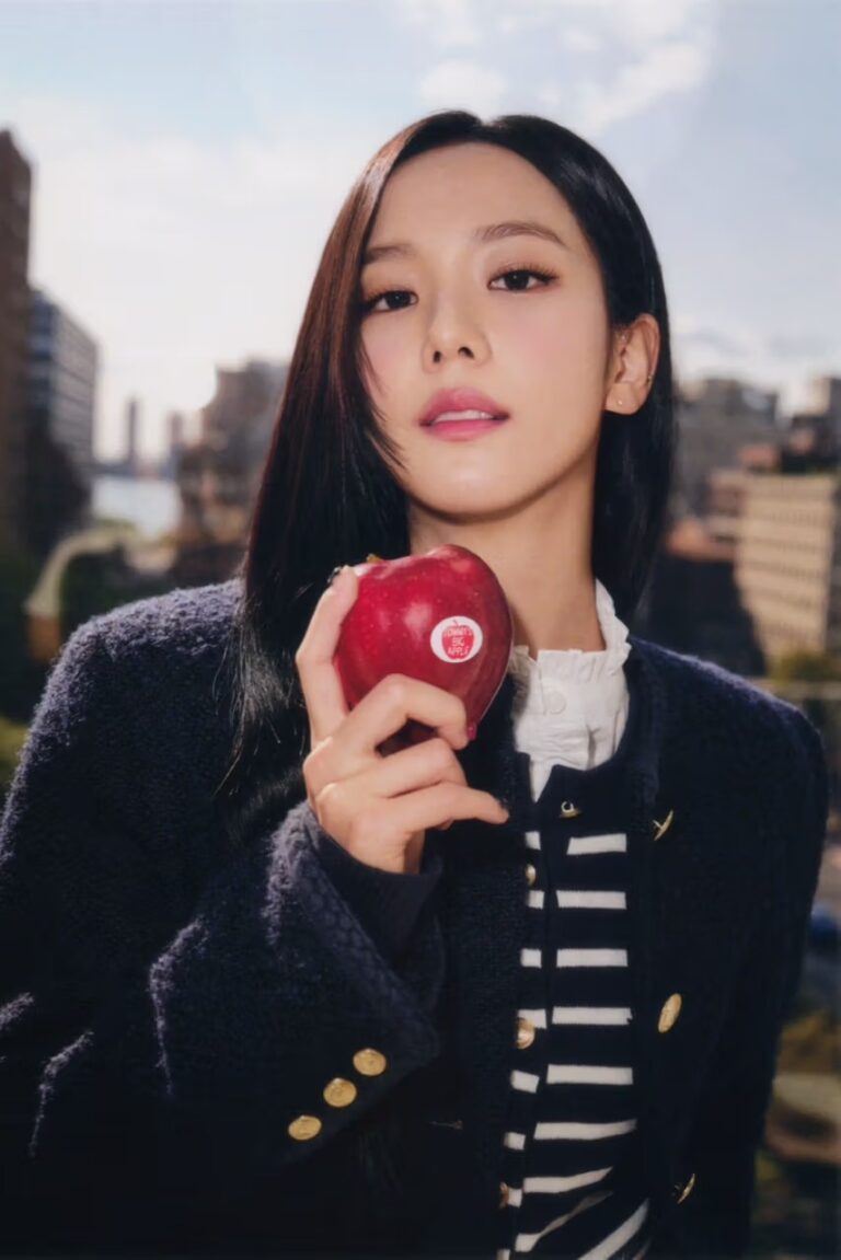 Jisoo Returns to Bring Holiday Magic to Tommy Hilfiger